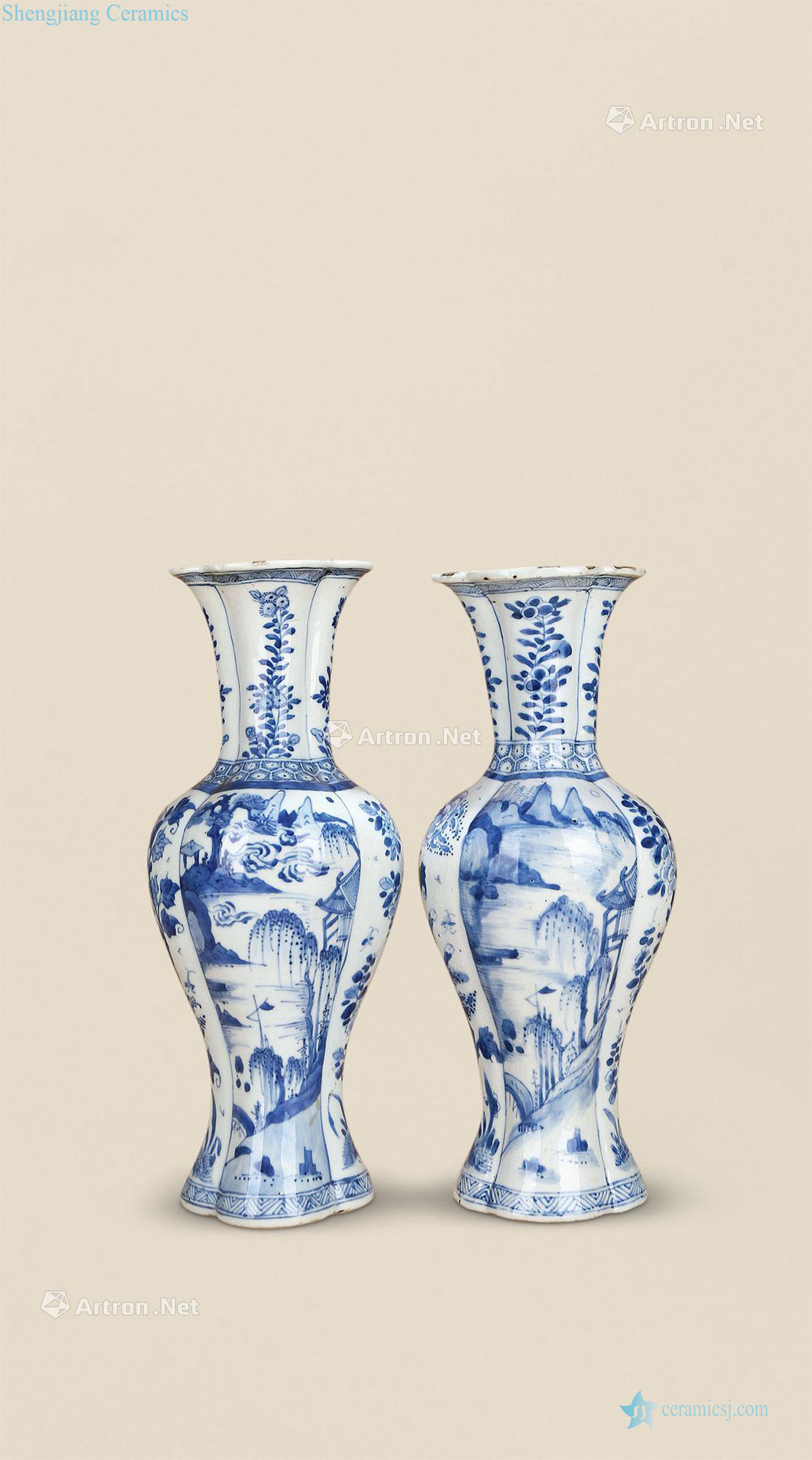 The qing emperor kangxi Blue and white medallion landscape pattern bottle (a)