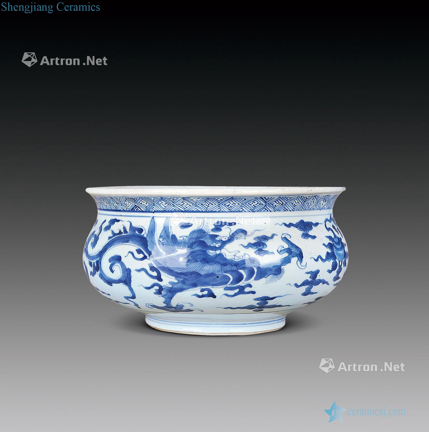 The qing emperor kangxi Blue and white YunLongWen incense burner