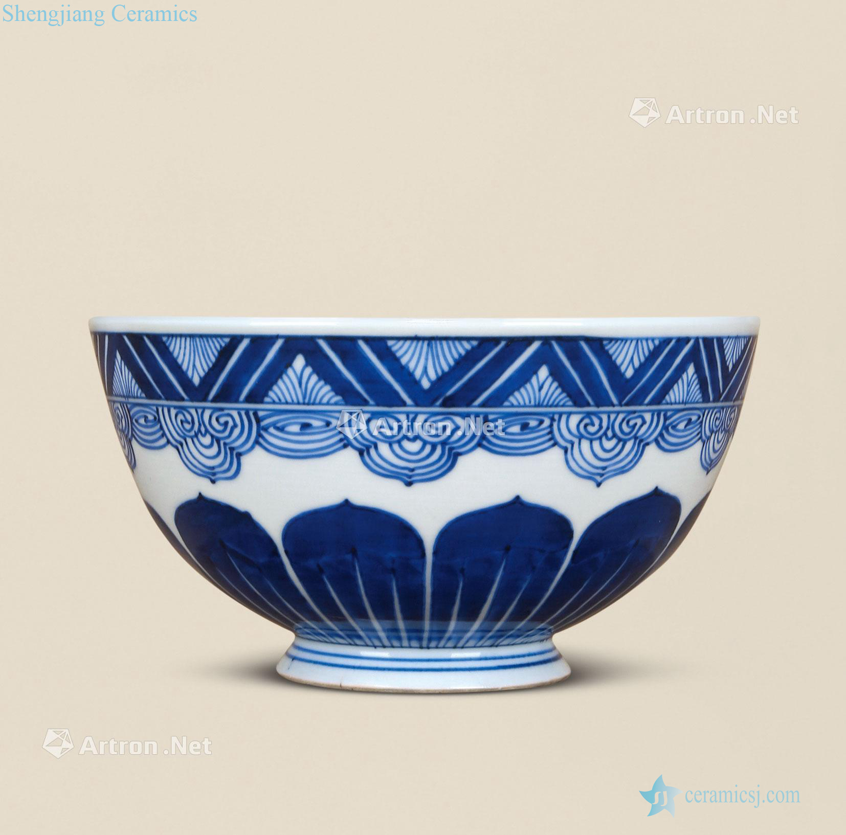 The qing emperor kangxi imitated yongle blue Hualien disc heart bowls