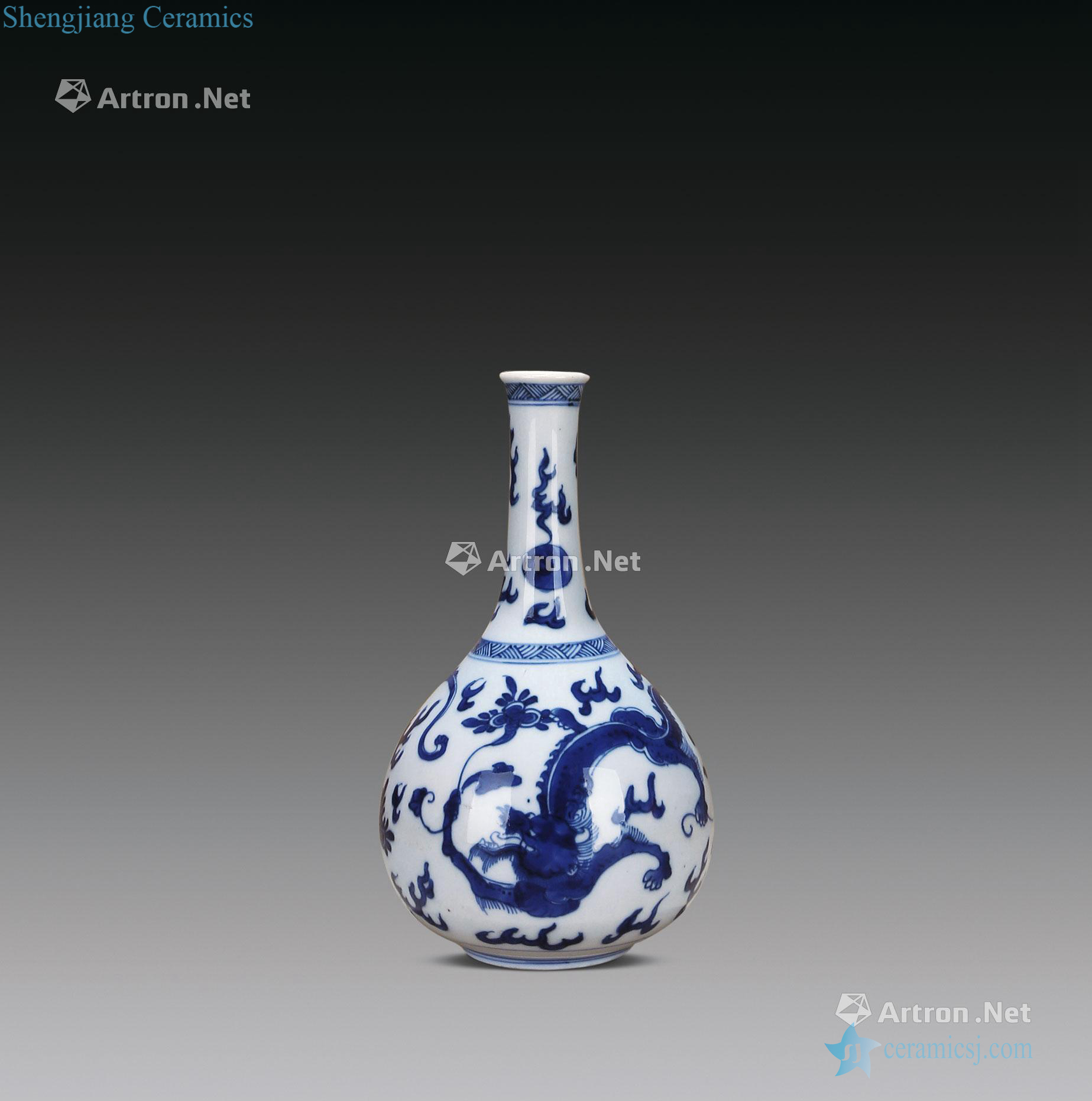 The qing emperor kangxi Blue and white YunLongWen taper bottle