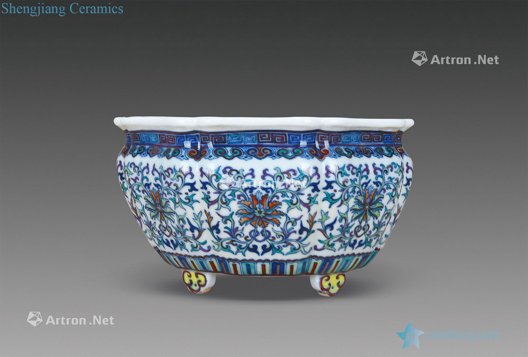 Qing qianlong bucket color passionflower grain flowerpot