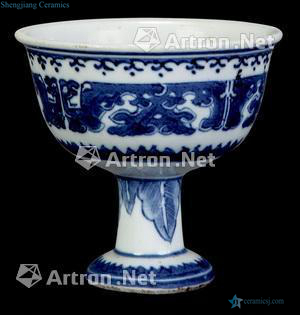 Qing dynasty blue and white dragon footed cup