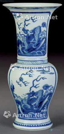 qing Blue and white dragon vase with flowers