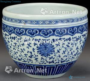 qing Blue and white lotus design cylinder