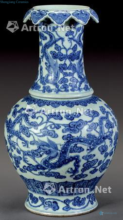 qing Blue and white dragon mouth bottle