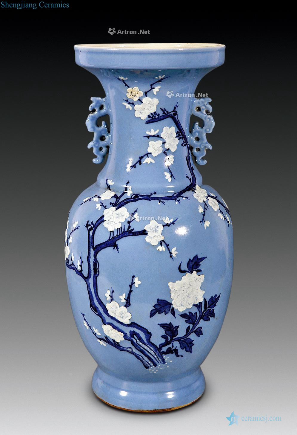 Qing qianlong blue to white pear flower dish buccal bottle
