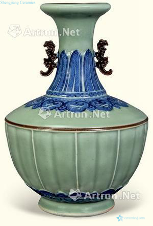 Qing qianlong powder blue glaze porcelain double ears