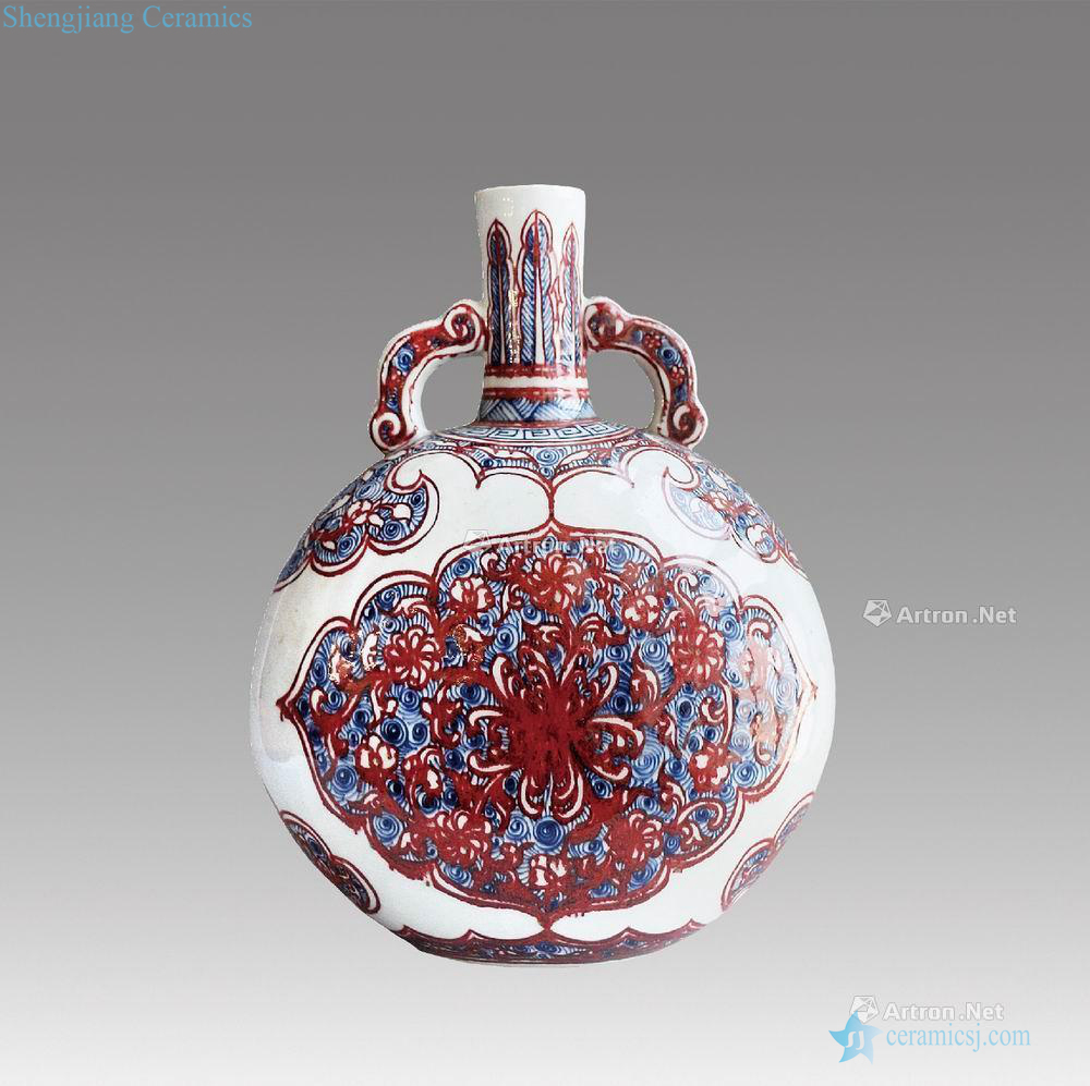 In the Ming dynasty Blue and white youligong flowers on bottles