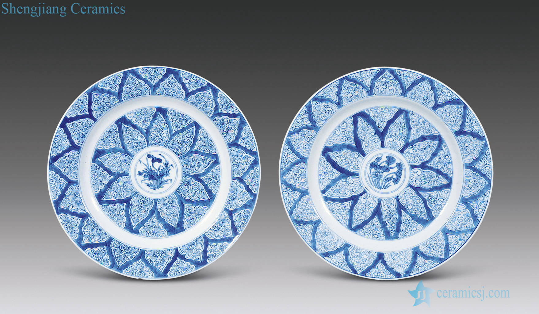 The qing emperor kangxi in blue and white brocade medallion even families figure plate (a) all the way