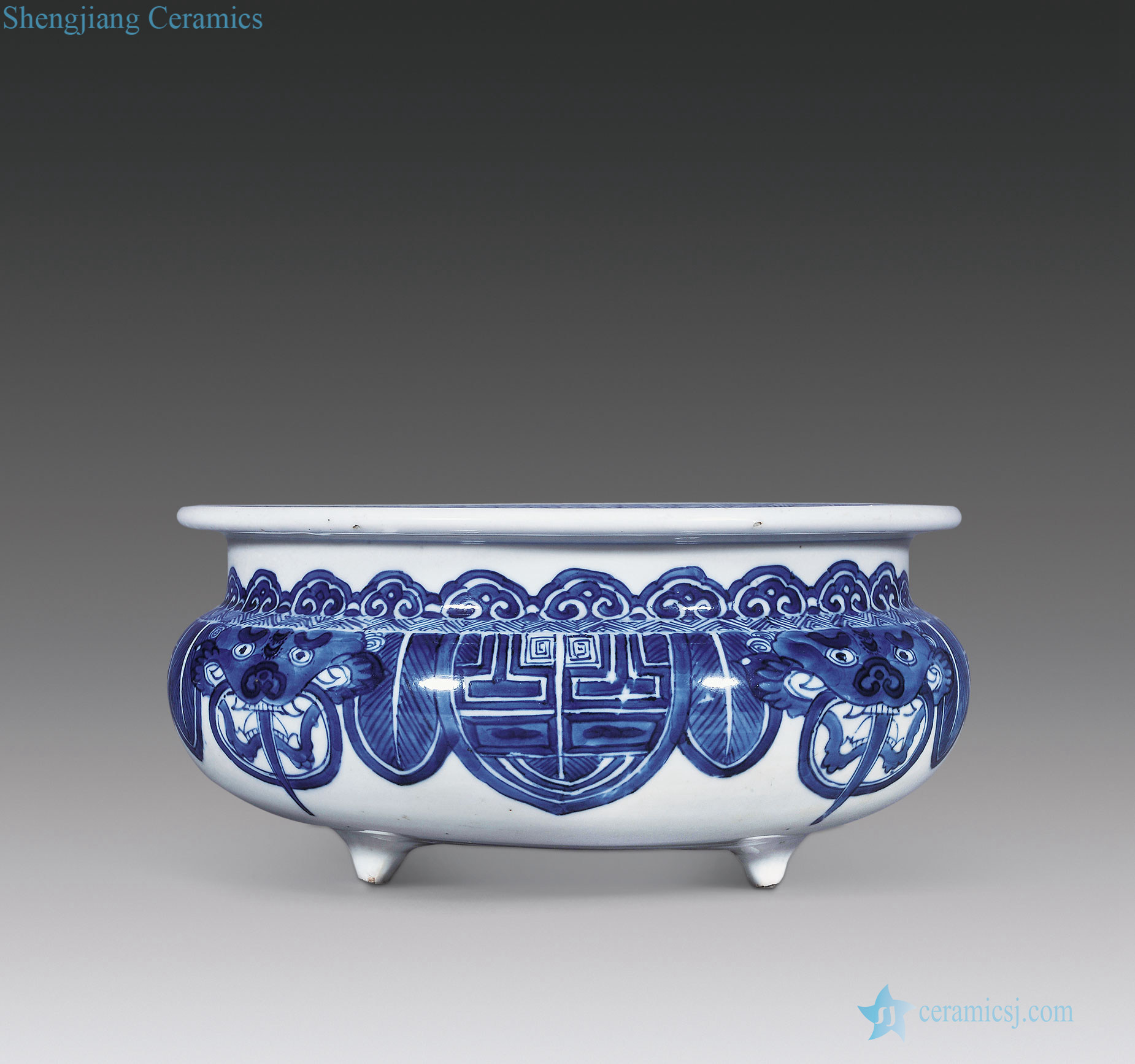 The qing emperor kangxi Blue and white beast grain furnace