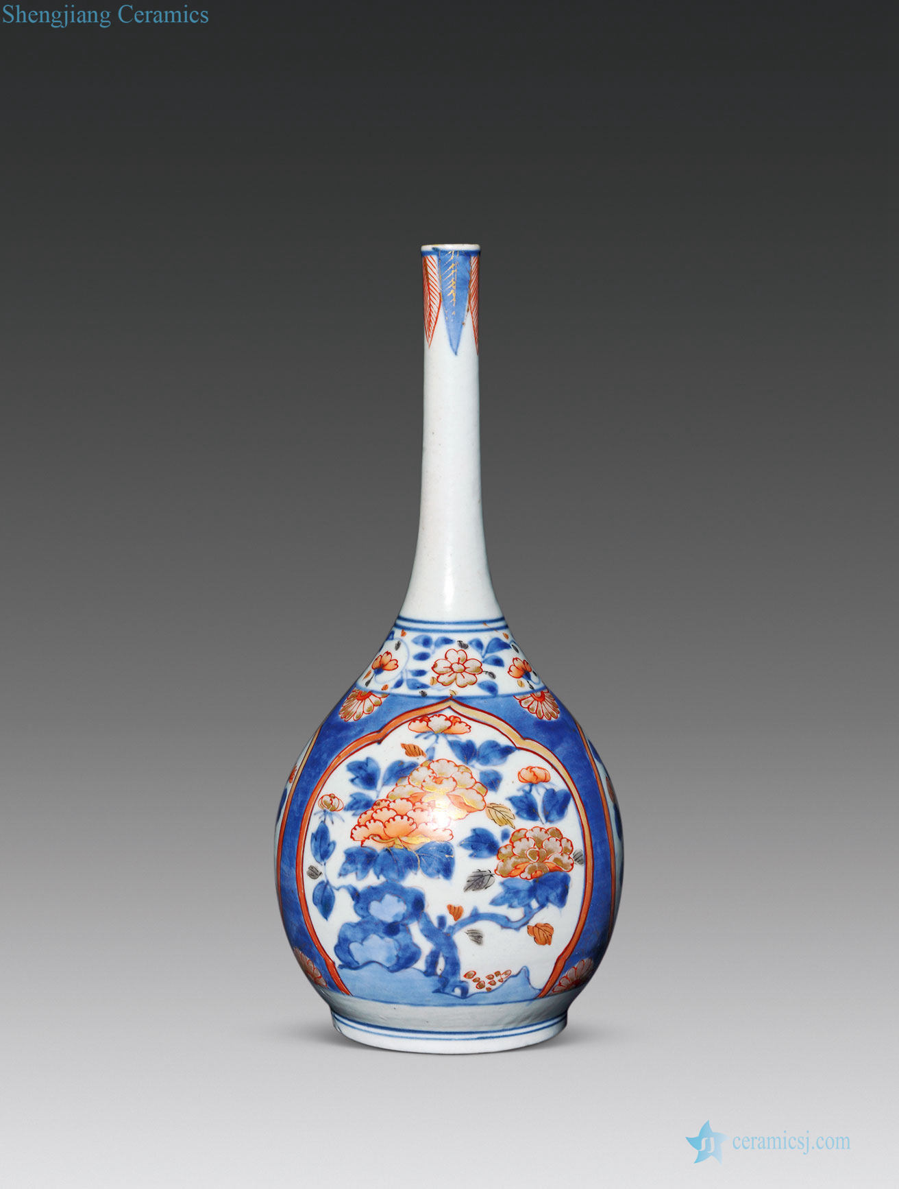 The qing emperor kangxi Blue and white color with medallion flowers lines taper bottle