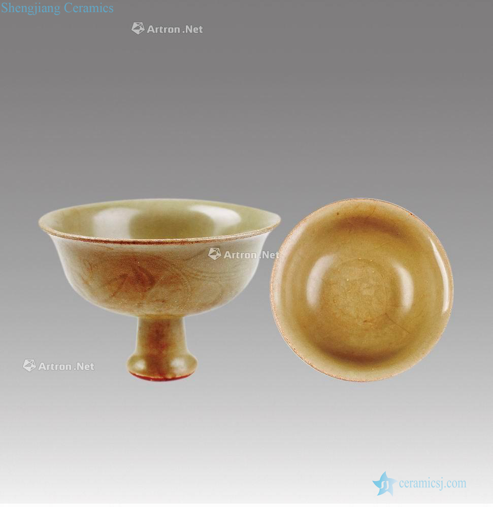 The song dynasty Longquan celadon hand-cut footed cup