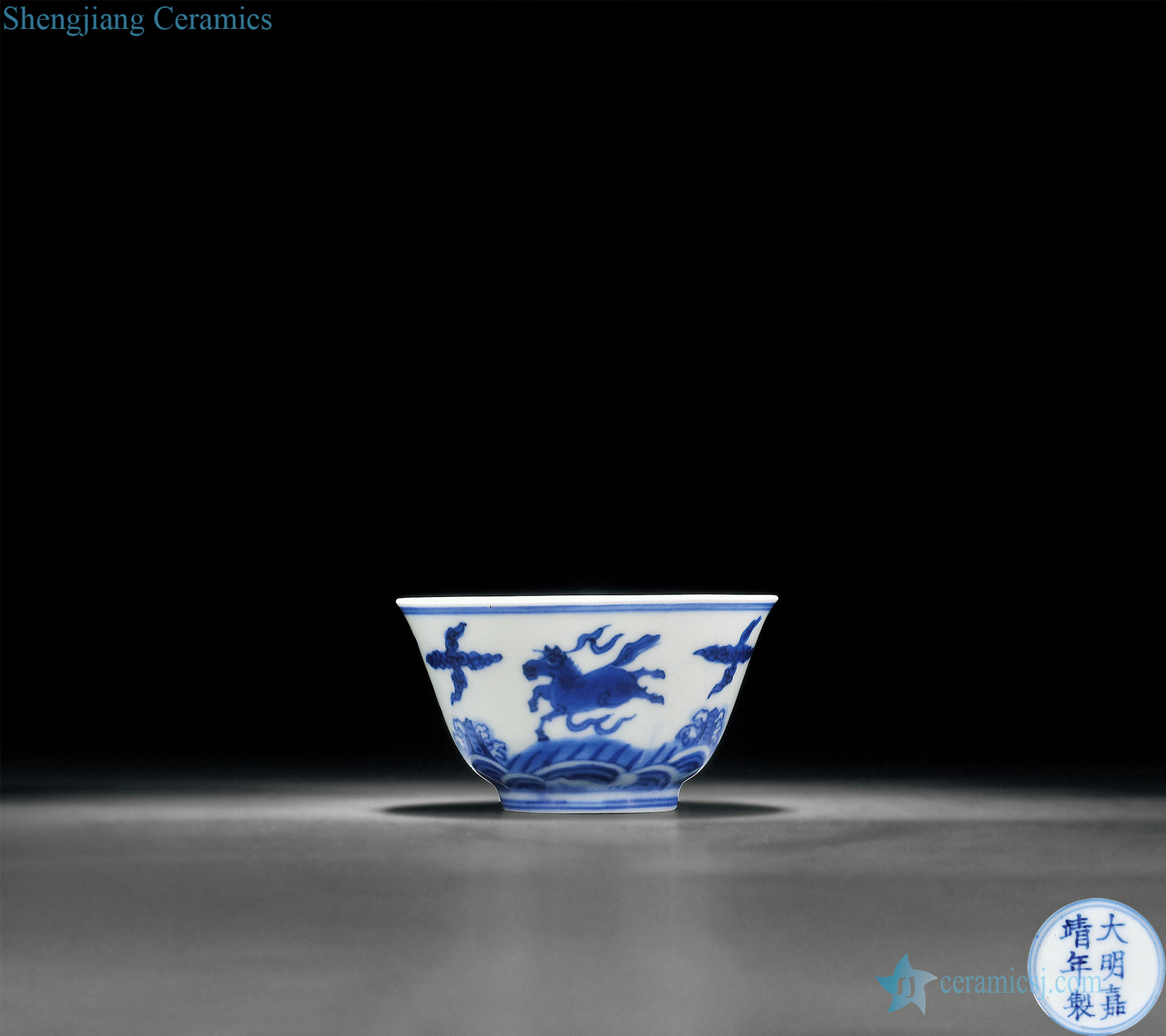 Ming jiajing Blue and white hippocampus grain cup