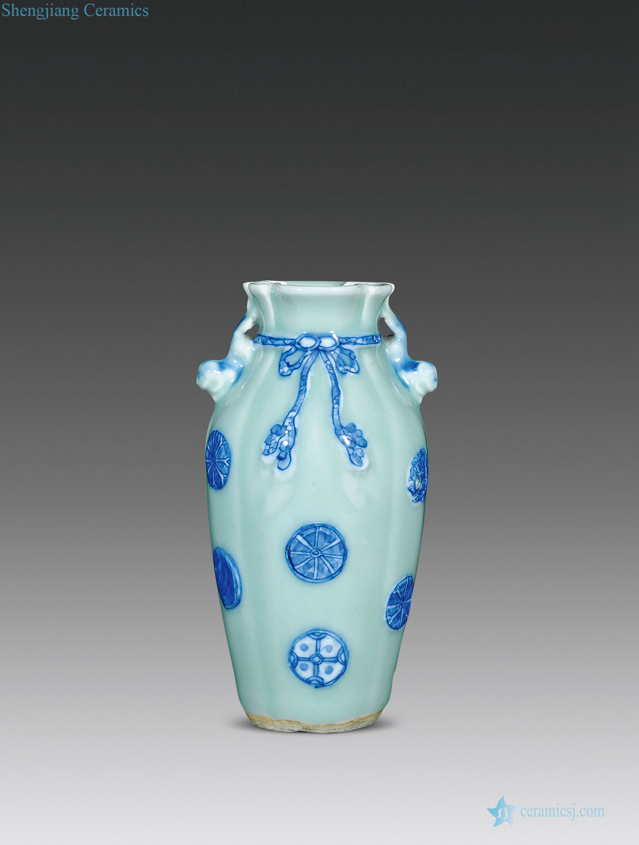 Mid qing Green glaze blue and white pattern small baggage bottle