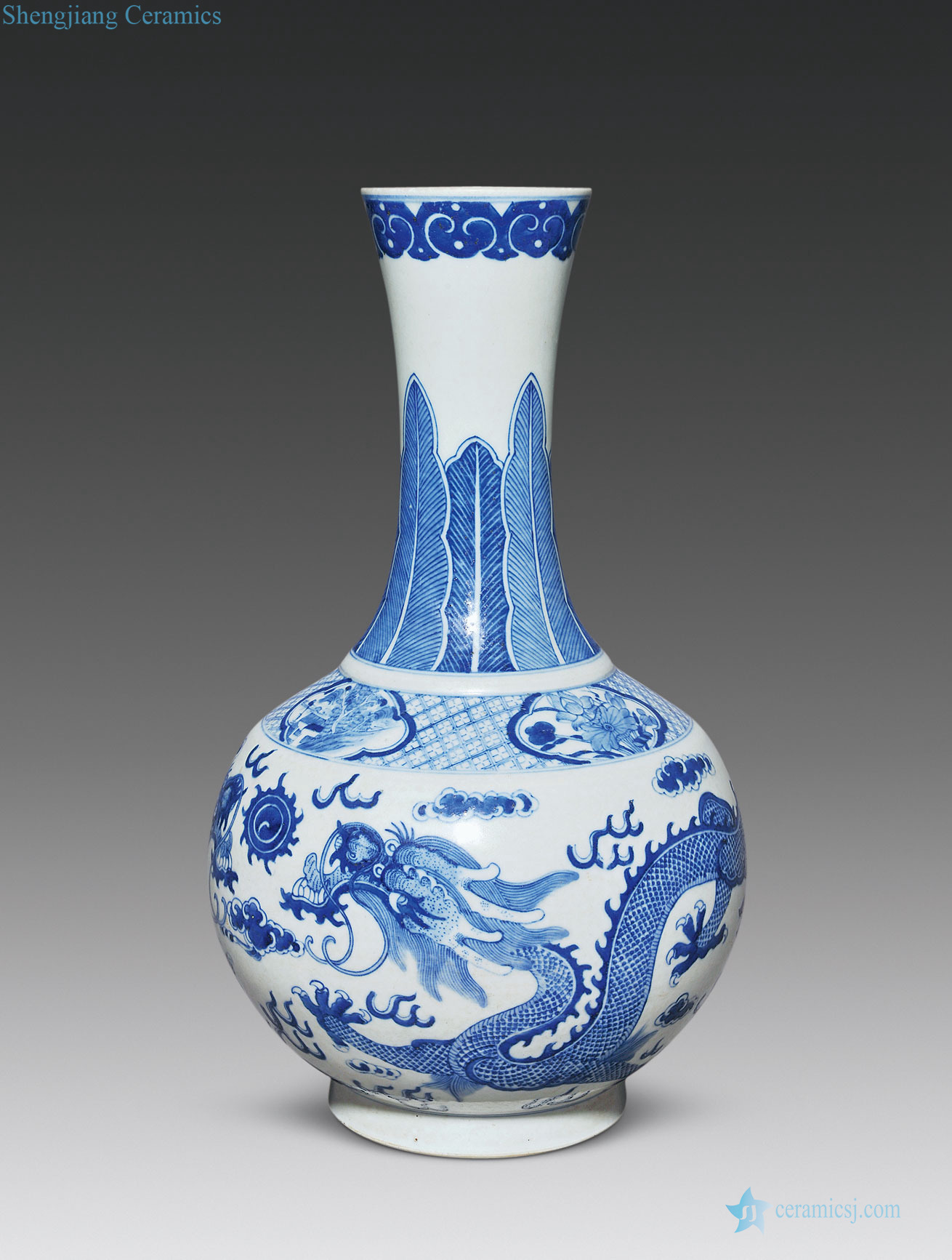 In late qing dynasty Blue and white YunLongWen bottle