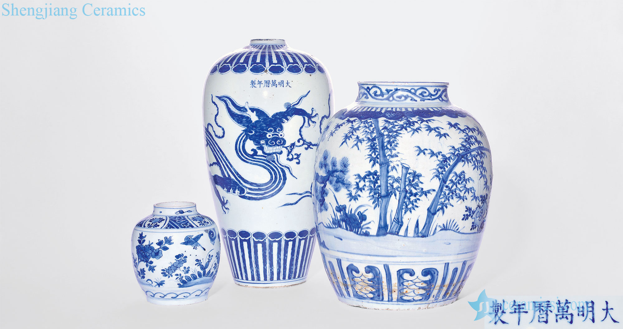 Ming wanli, the late qing dynasty Blue and white flower on grain cans, therefore the dragon grain mei bottle (three)