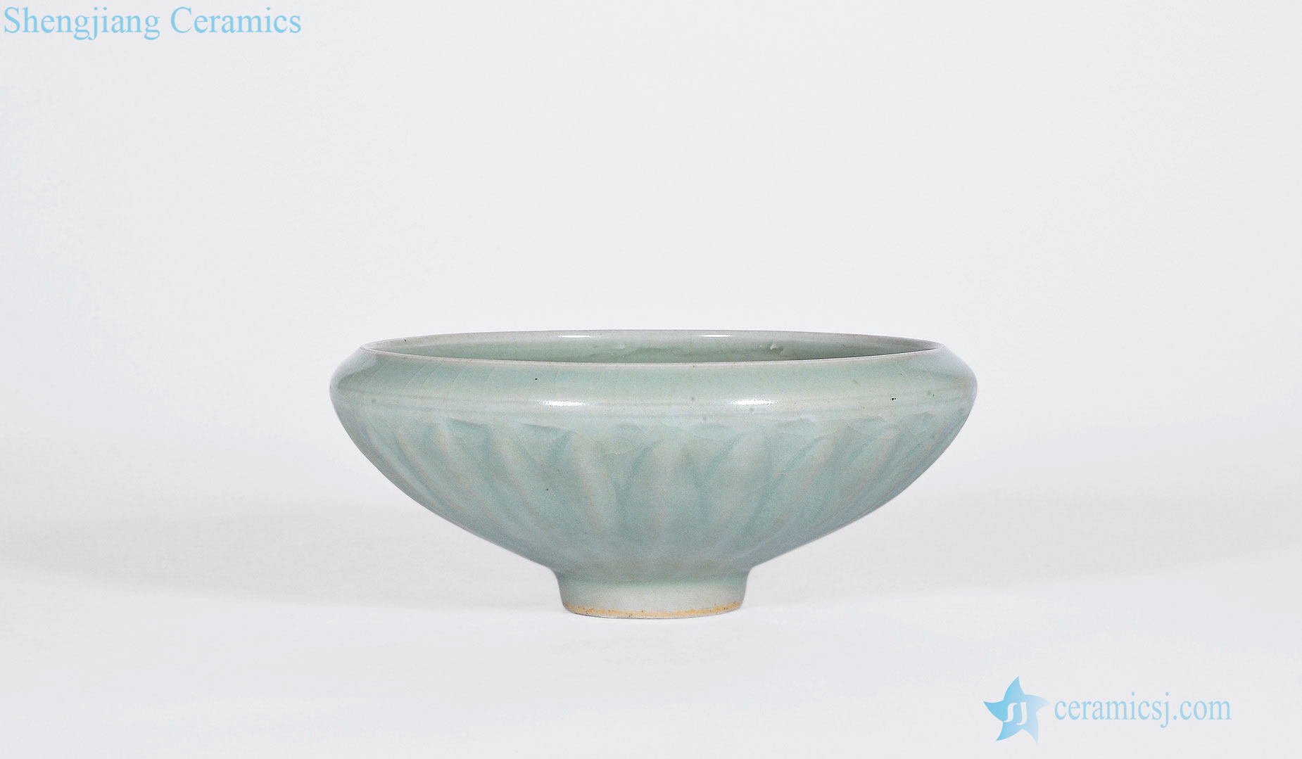 yuan Longquan celadon green glaze lotus-shaped bowl