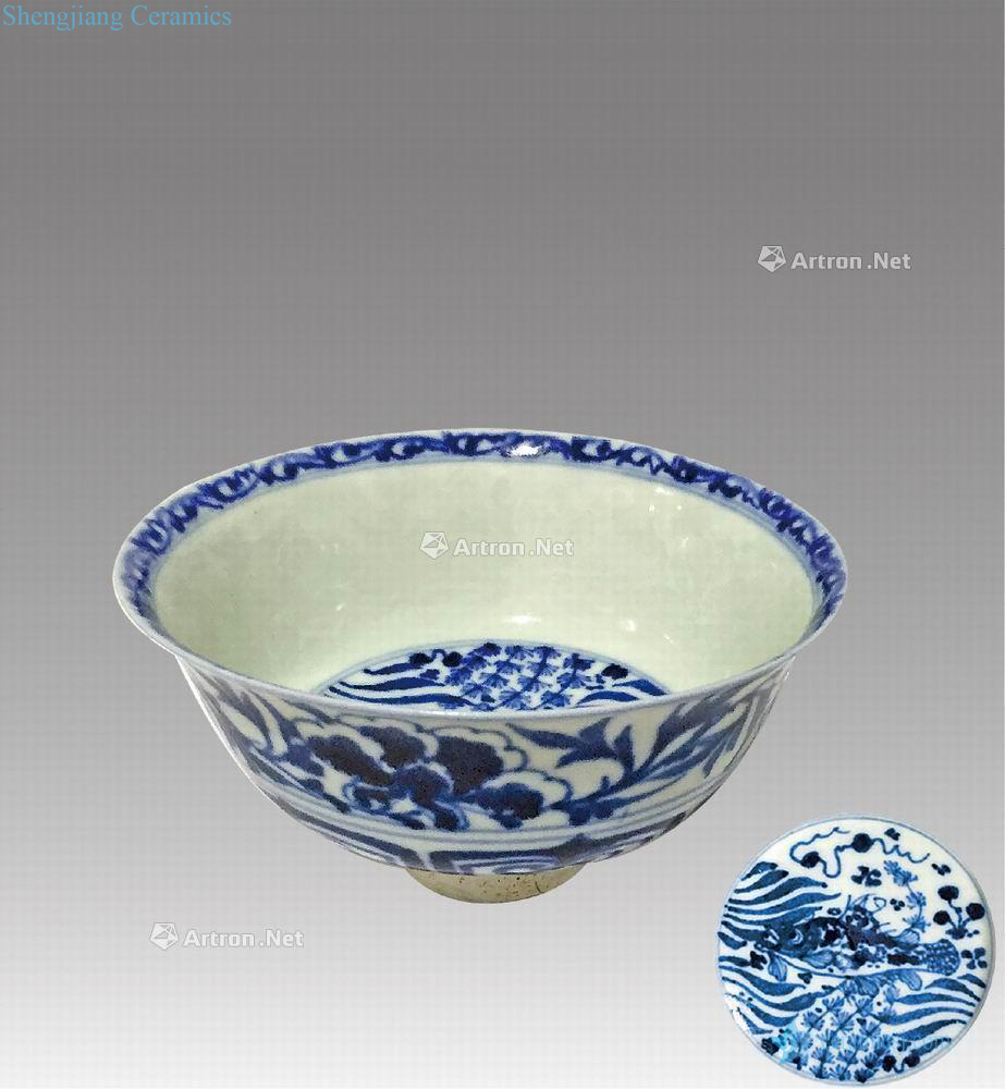 In the Ming dynasty Blue and white fish algae dark carved decorative pattern bowl