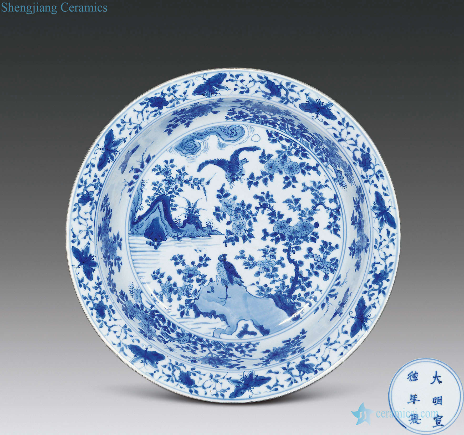 The late Ming dynasty Blue and white flower on grain fold along the basin