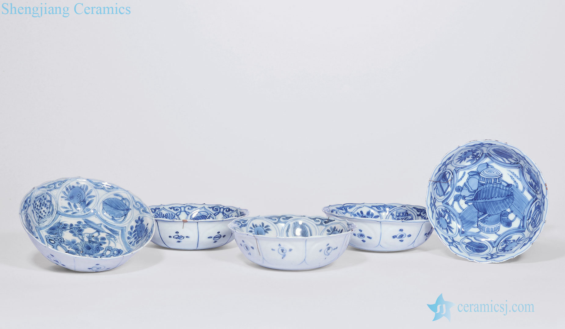 Ming wanli Blue and white flowers mixed treasure grain flower mouth bowl (five)