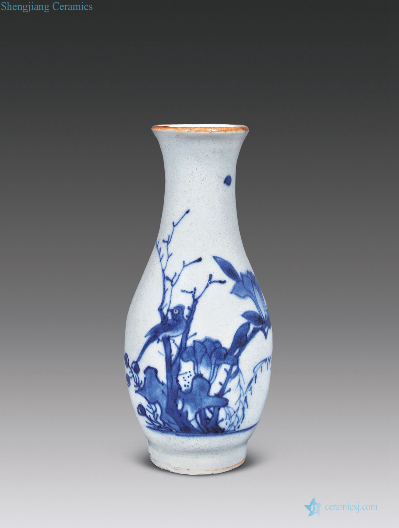 Qing shunzhi Blue and white flower on grain bottle