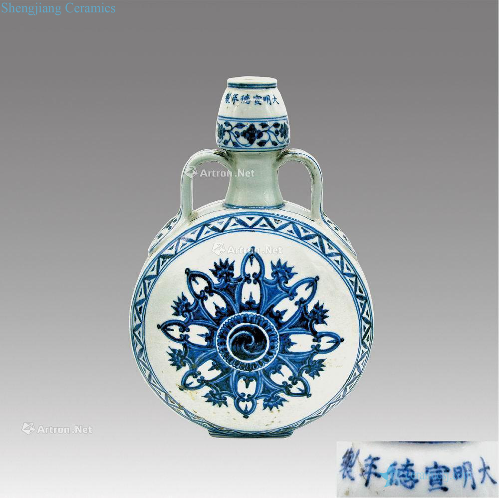 Ming xuande years blue rose pattern flat ribbon gourd bottle