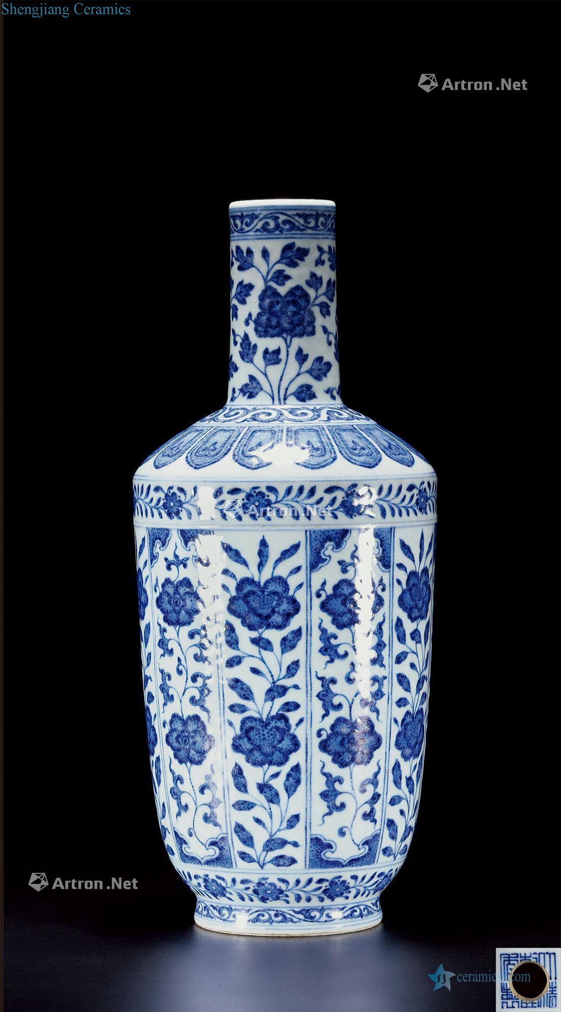 Qing qianlong Blue and white lotus flower grain pu mallet bottle