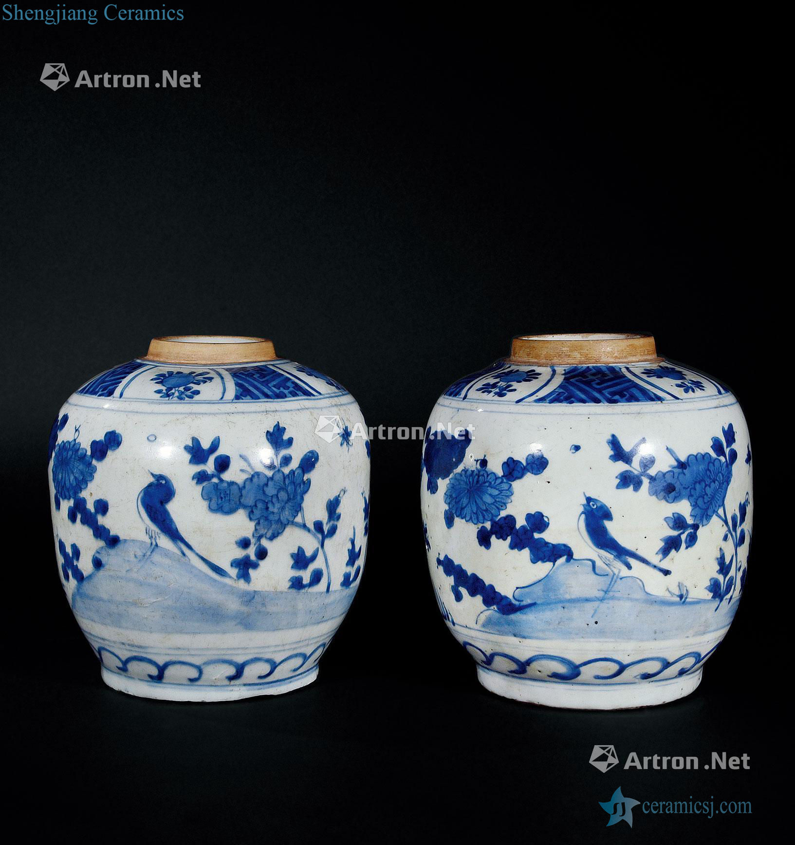 Ming wanli Blue and white flower on the sand mouth tank (a)