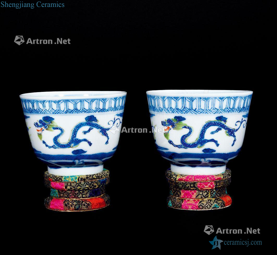 Qing xianfeng Blue and white enamel dragon cup (a)