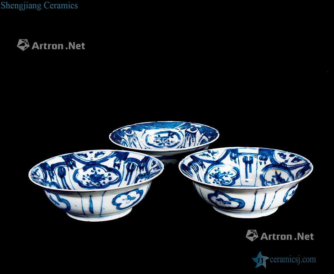 Ming Blue and white flower mouth tray (group a)