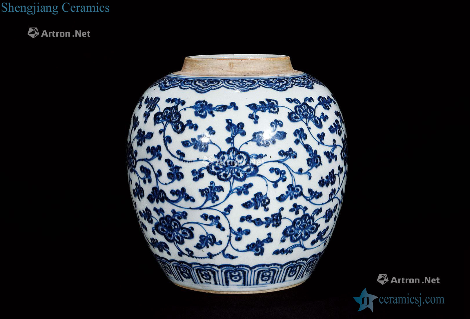Qing qianlong Blue and white tie up branch flowers sand pot mouth