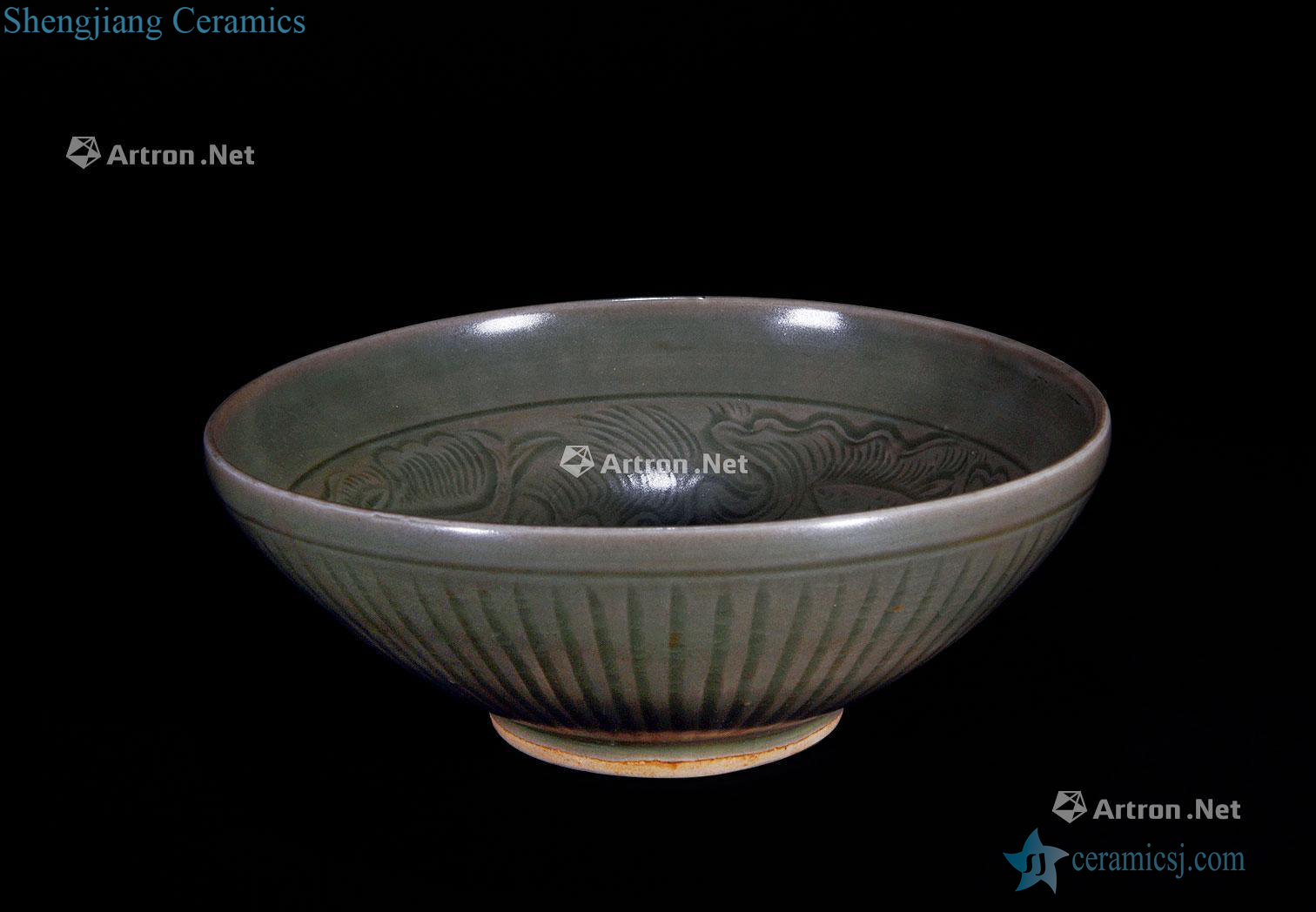 Ming Green glaze carved flower three fish bowl
