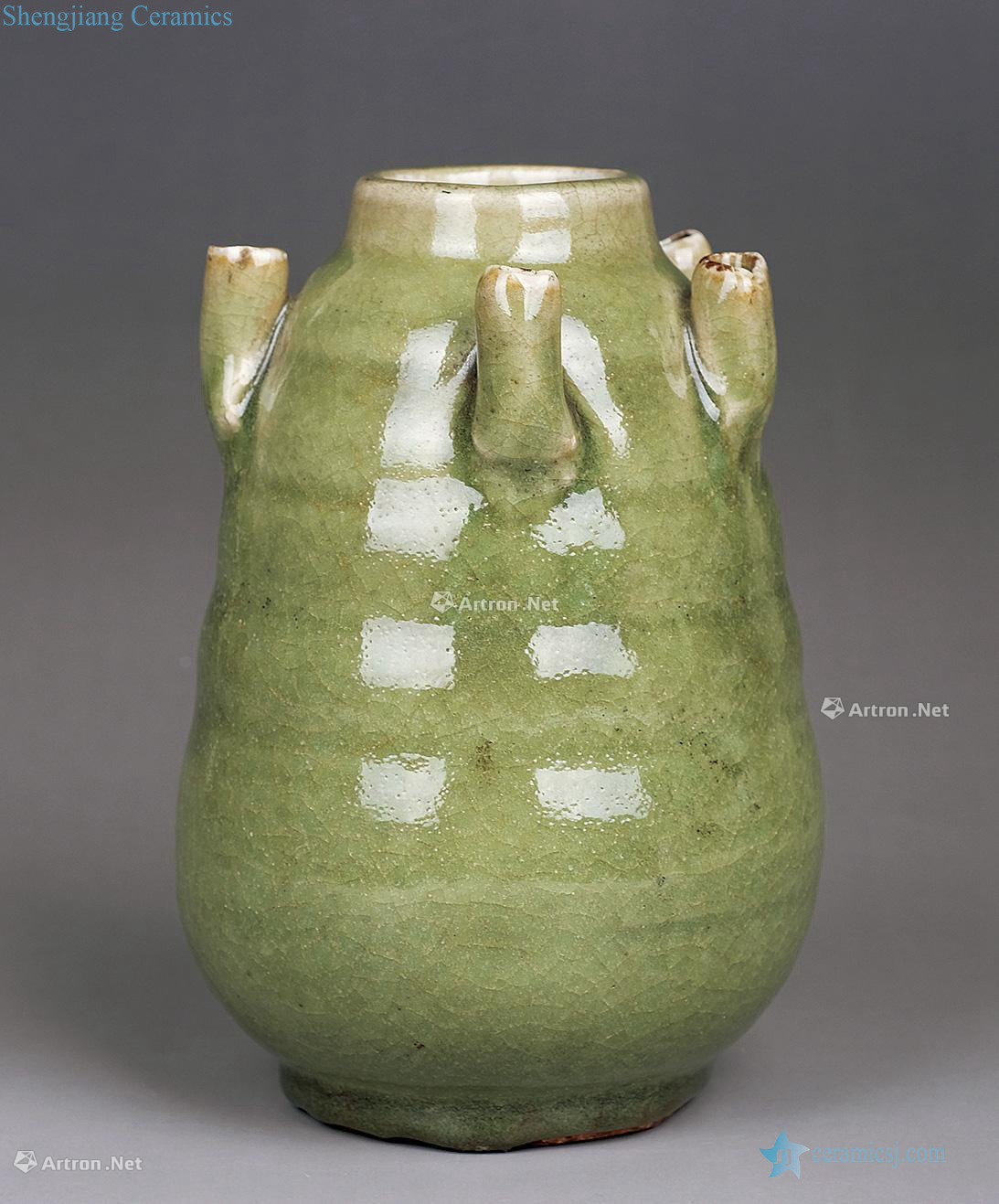 Ming Longquan five tube bottle green glaze