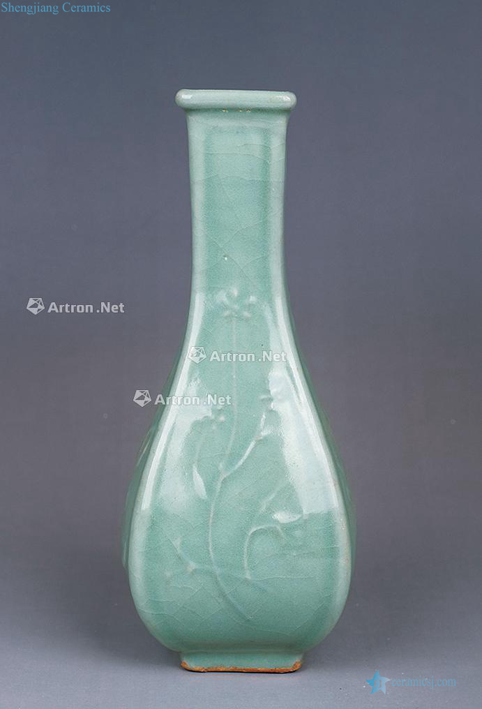 Ming Longquan pea green glaze printing square bottles