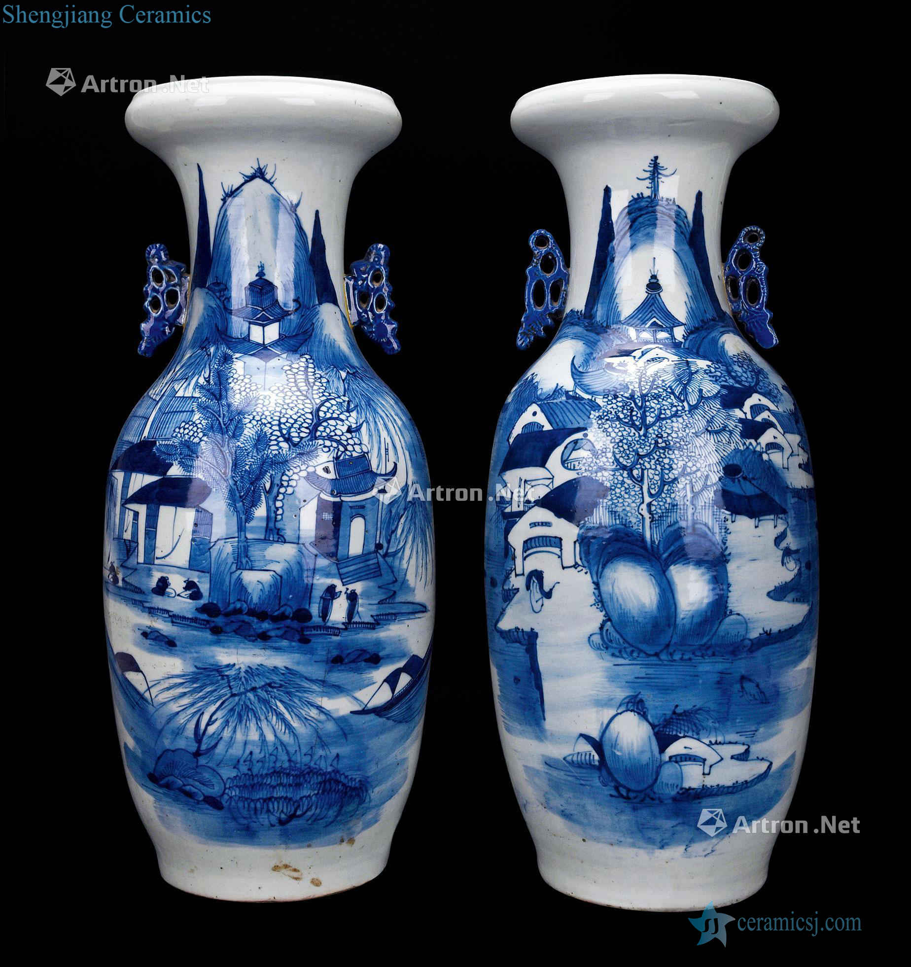 qing Blue and white landscape dish buccal bottle