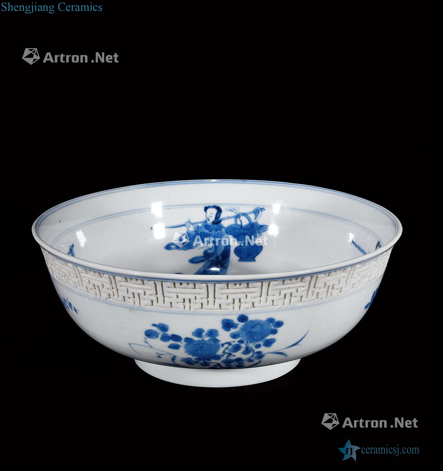 The qing emperor kangxi Blue and white floral characters carved bowls