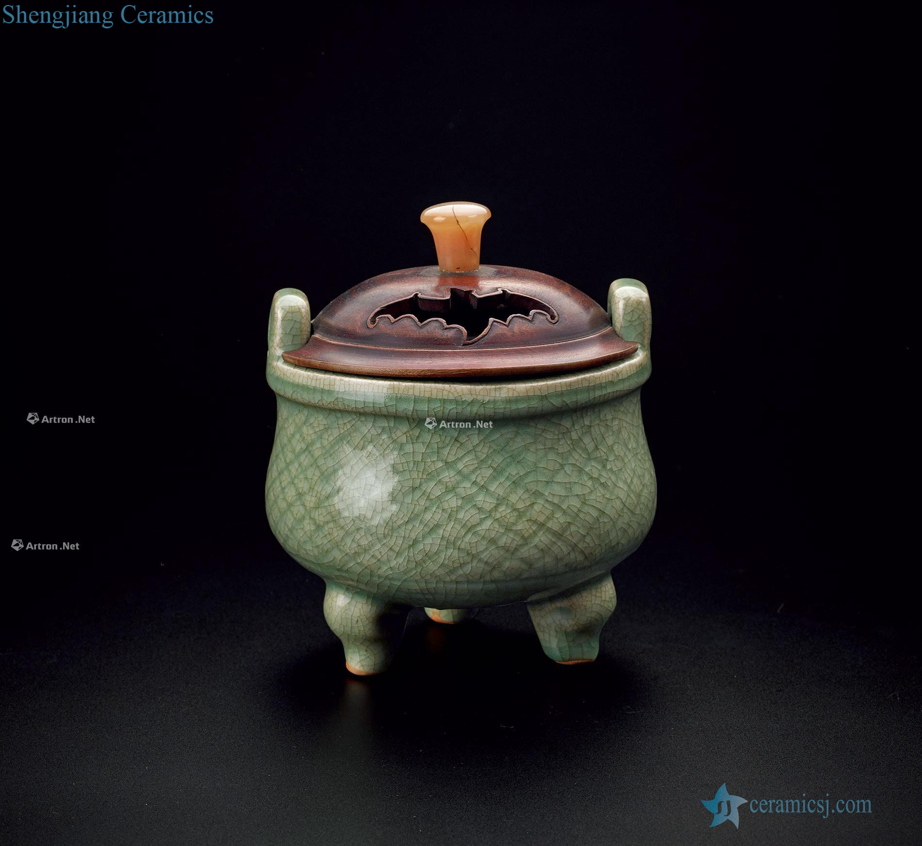 In the Ming dynasty celadon pot furnace
