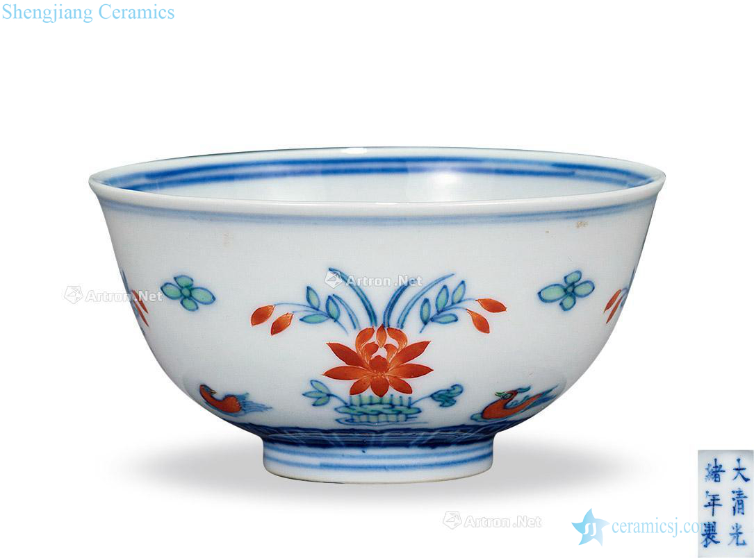 Qing guangxu bucket color lotus pond yuanyang figure cup