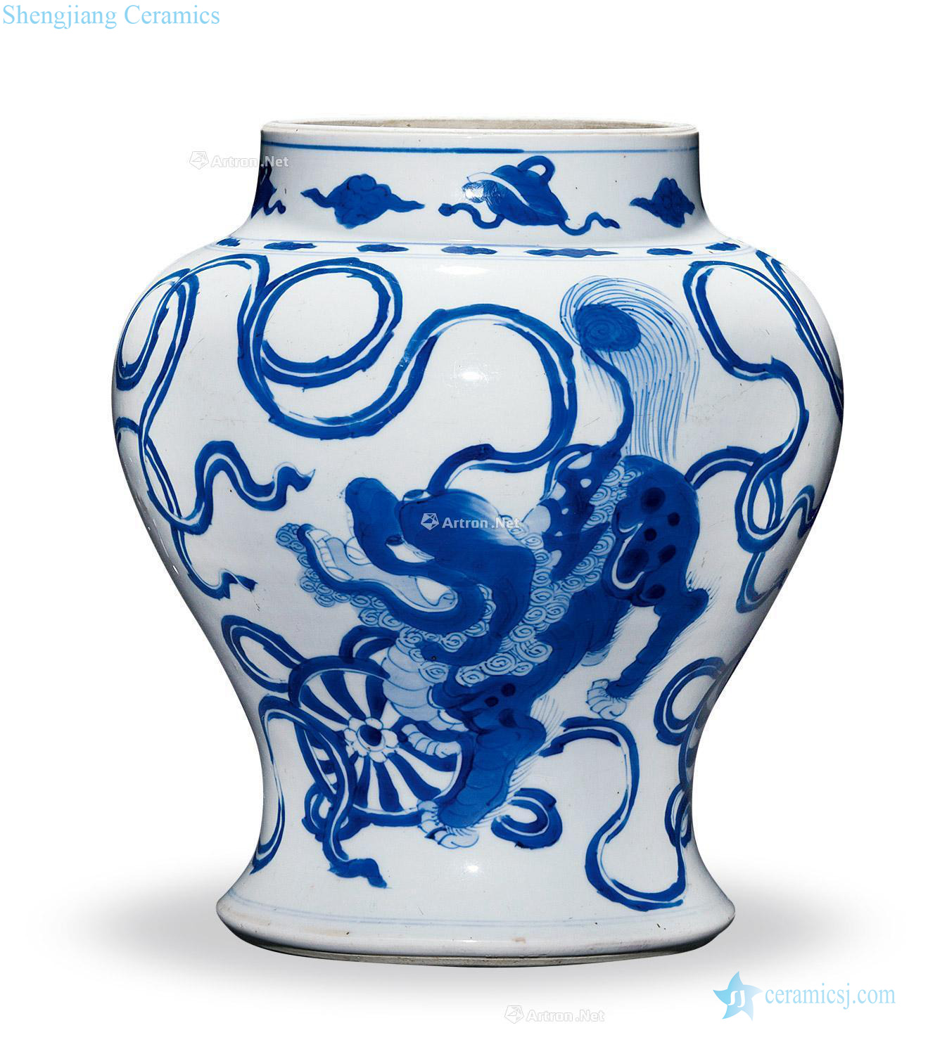 The qing emperor kangxi Blue and white double lion figure can play ball