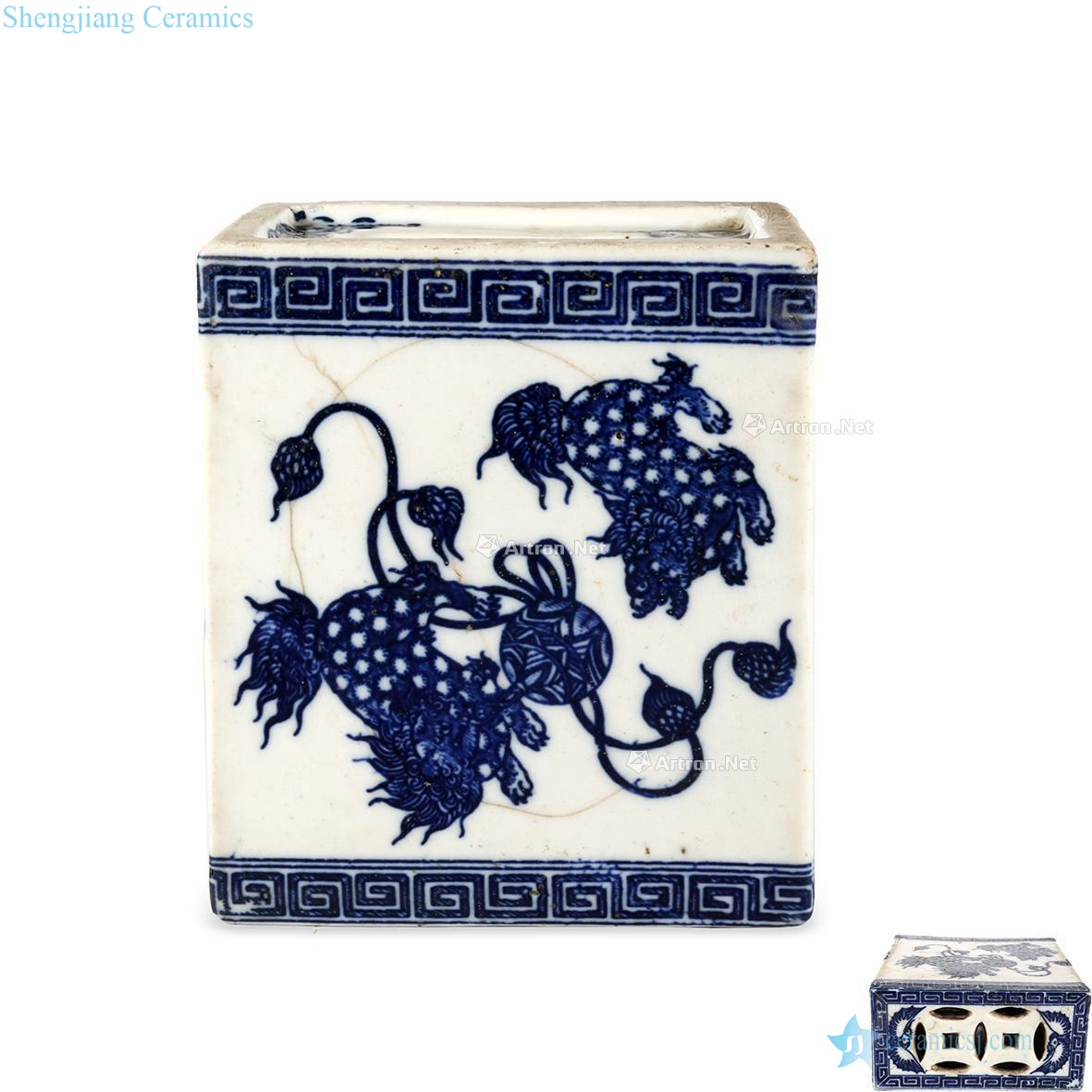 In the qing dynasty Blue and white lion lion MaiZhen less too