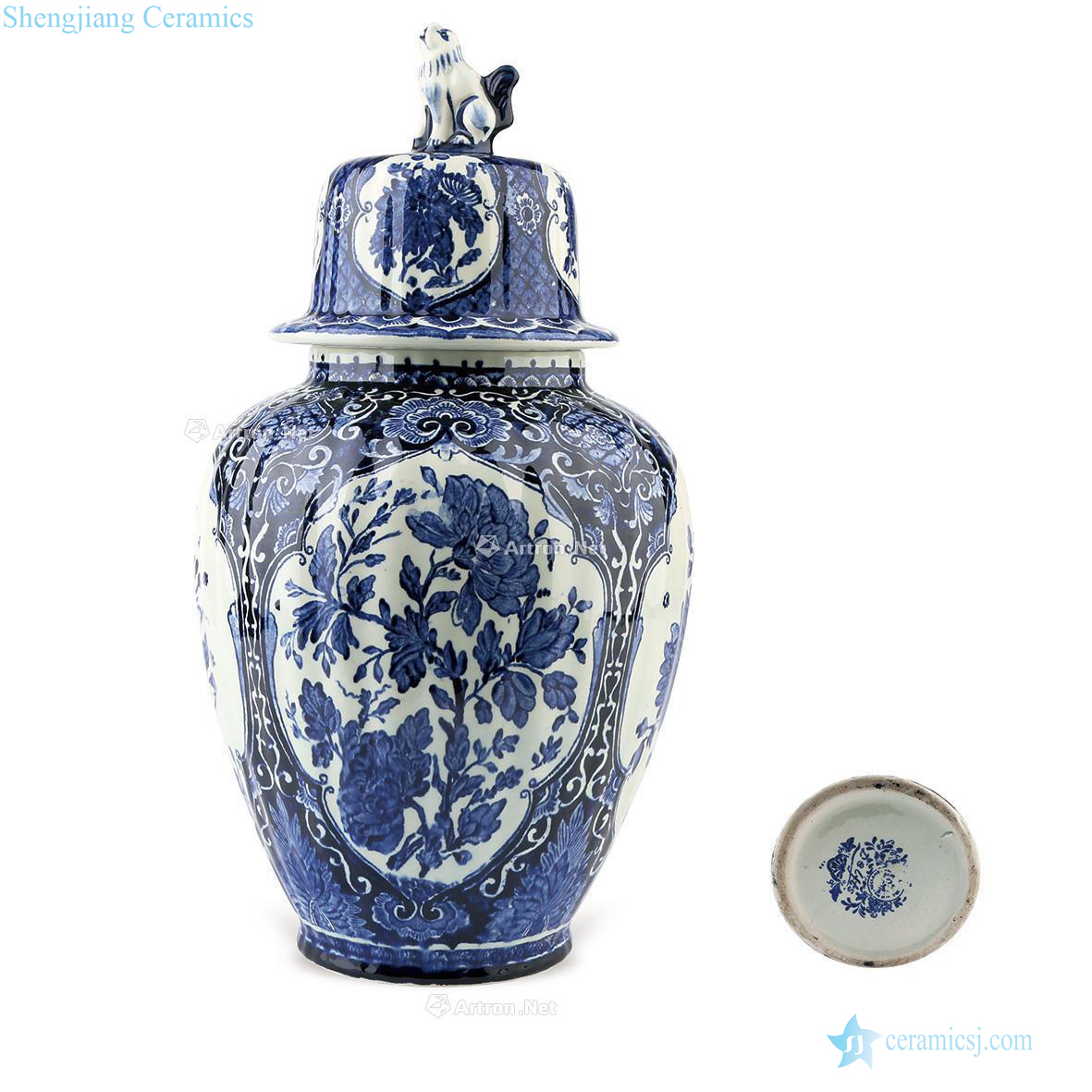 In the qing dynasty Blue and white medallion tougue pot flowers