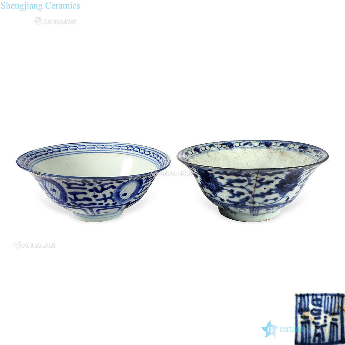 In the qing dynasty Blue and white flower green-splashed bowls