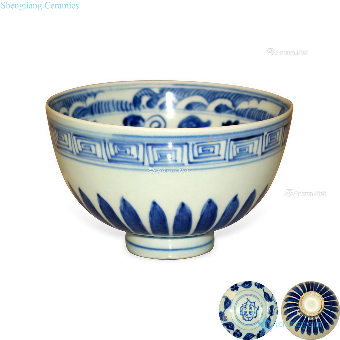In the Ming dynasty Blue and white flower tattoo heart bowl around branches
