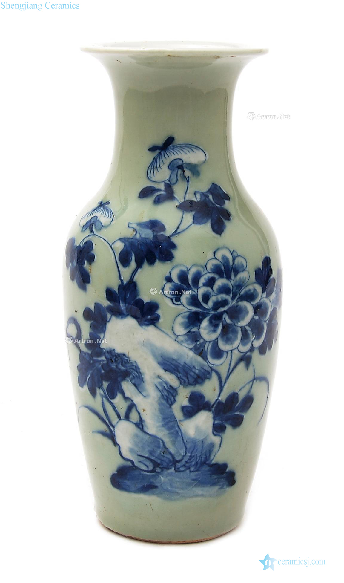 In the qing dynasty Pea green glaze blue and white flower grain bottle