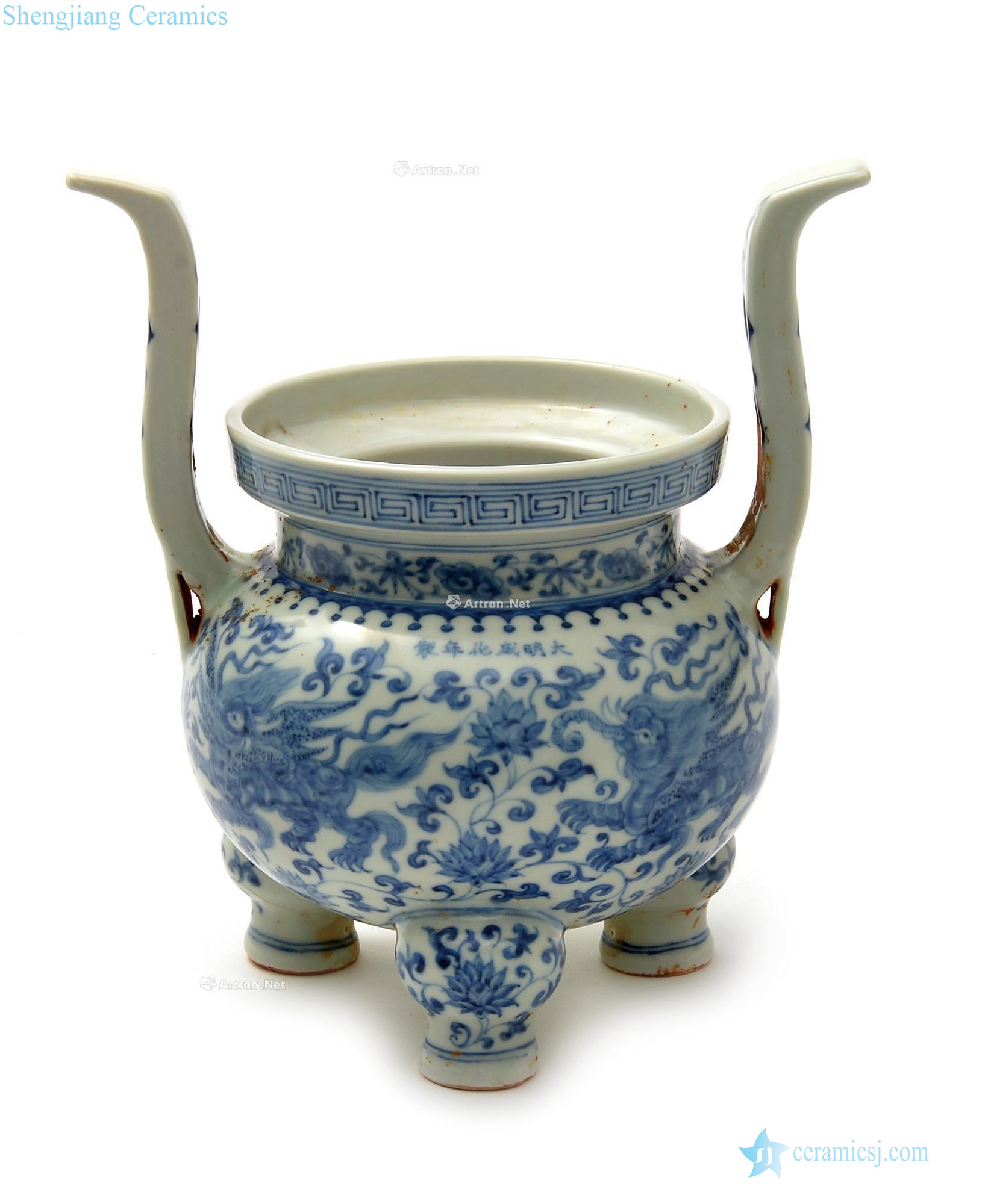 In the Ming dynasty Blue and white benevolent wen ding furnace