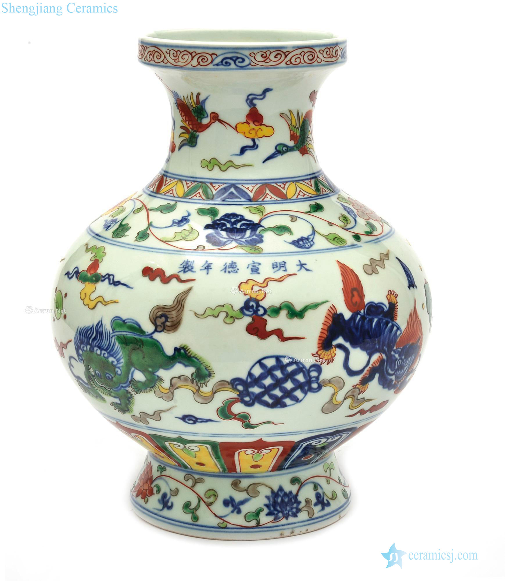 In the Ming dynasty Play the lion grain dish buccal bottle