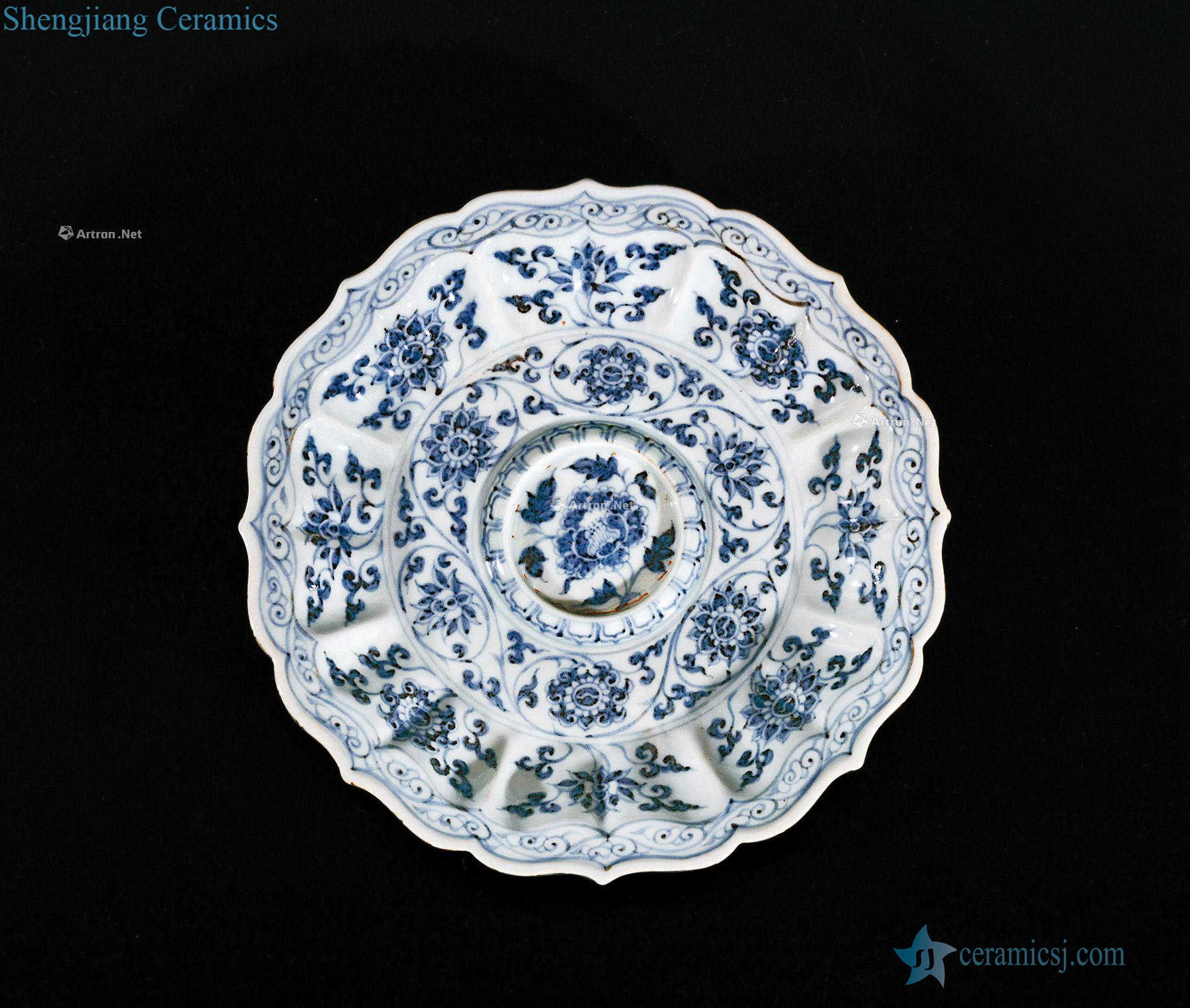 Ming hongwu Blue and white flower mouth tray