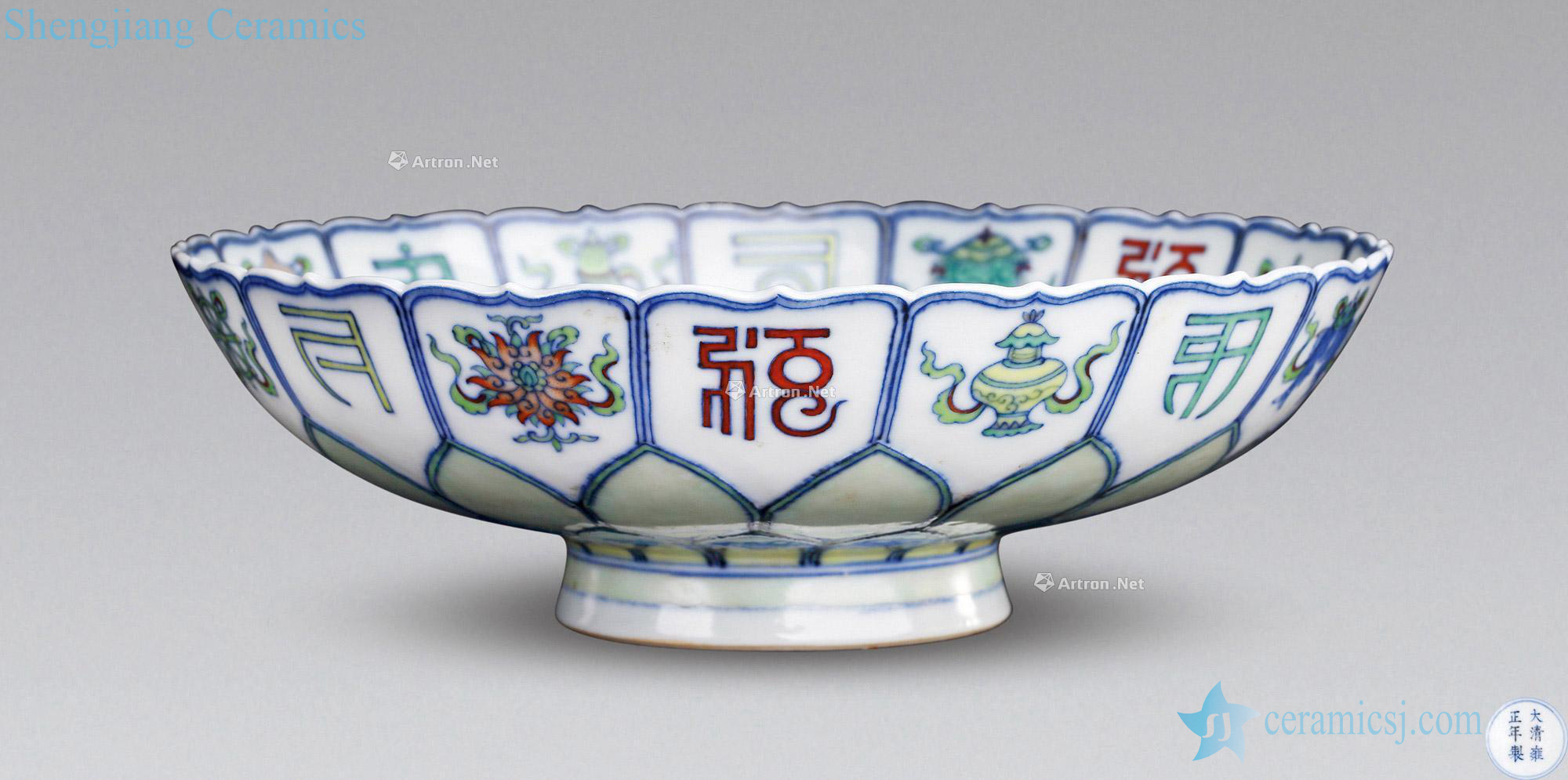 Qing yongzheng bucket color Sanskrit lotus-shaped plate