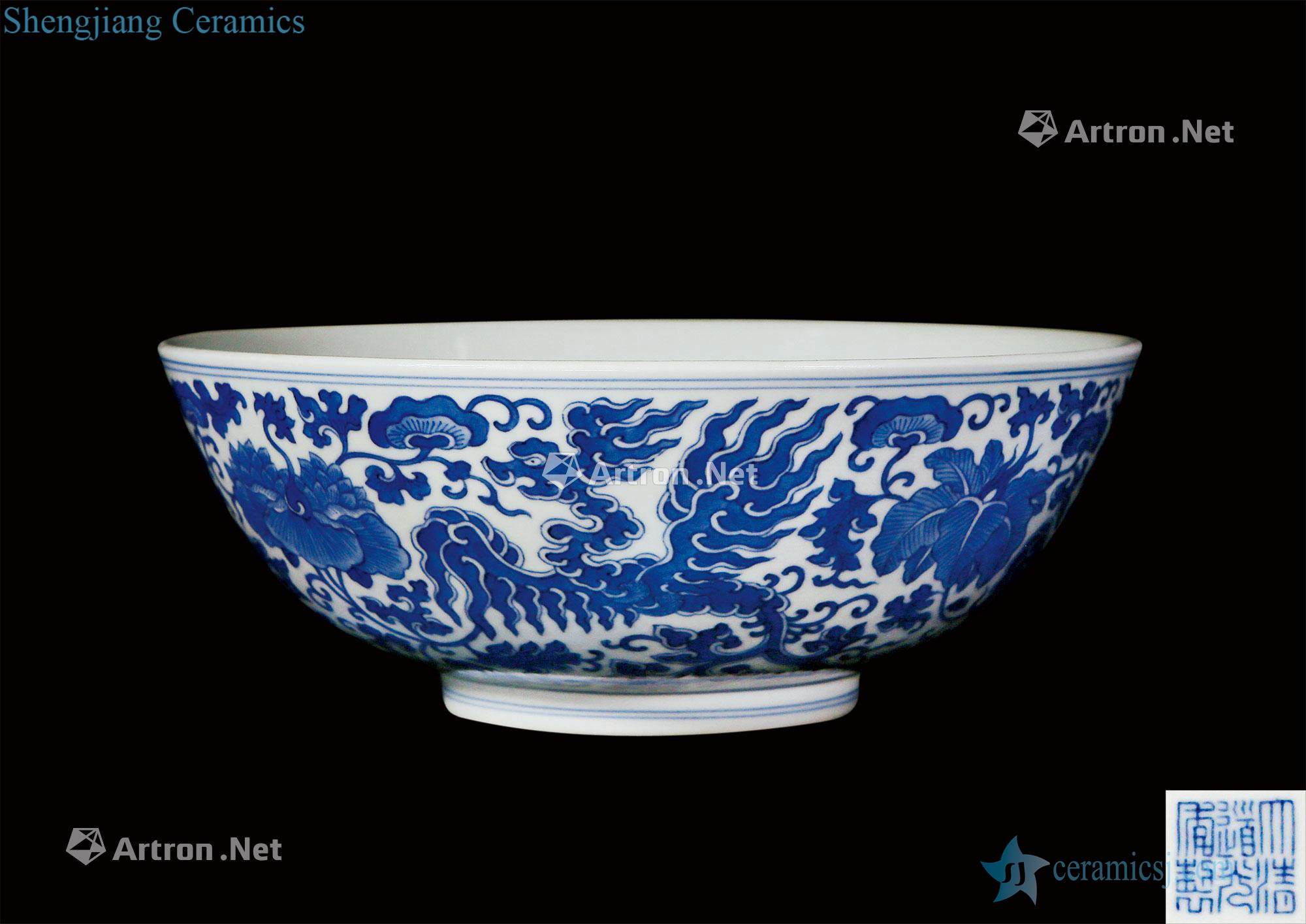 In the qing dynasty Phoenix design blue and white wrist
