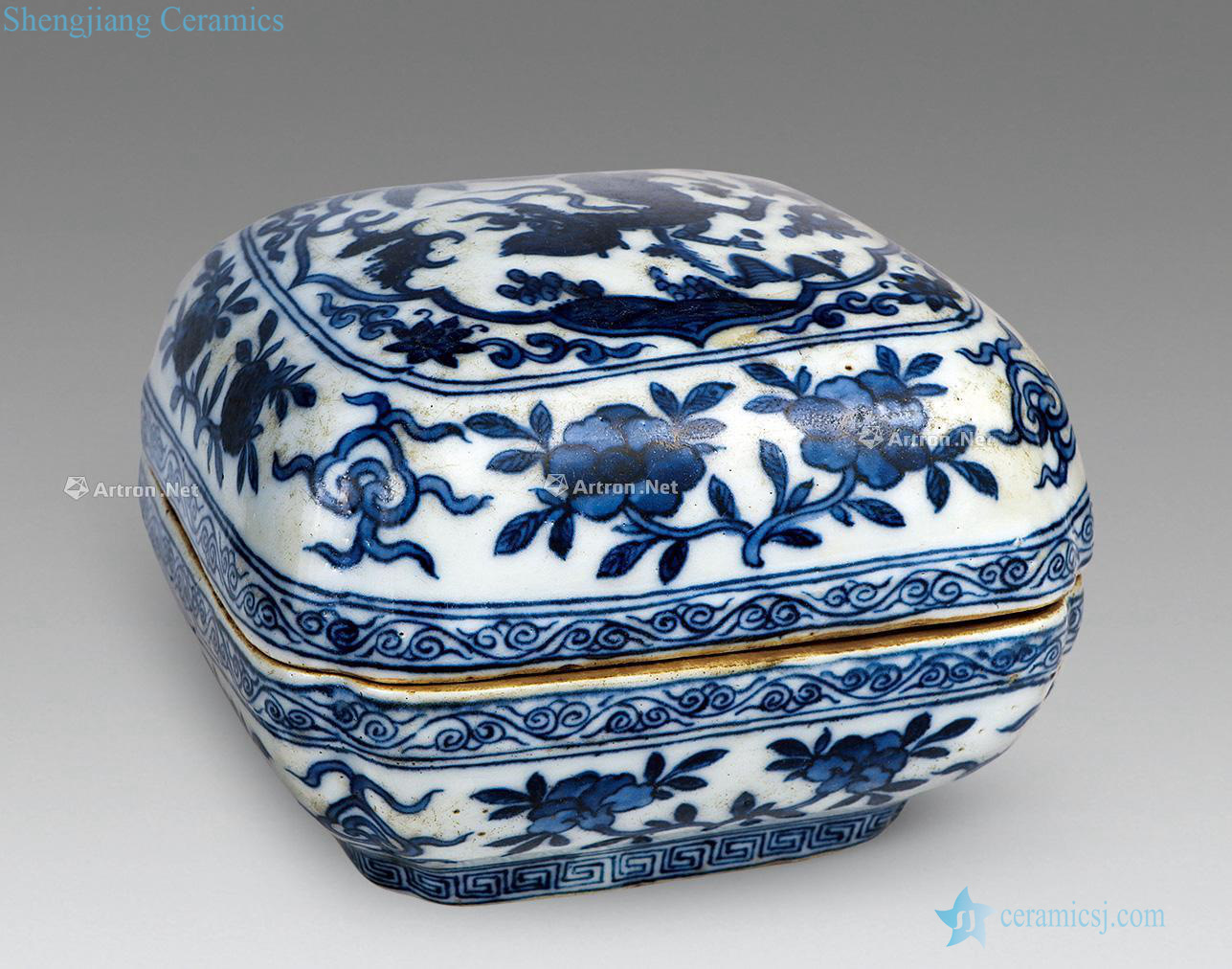 Ming jiajing Blue and white kylin grain cover box